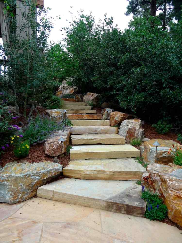 gartentreppen bauen naturstein platten cremefarben steingarten
