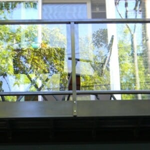 geländer für terrasse glas stahl balkon idee modern