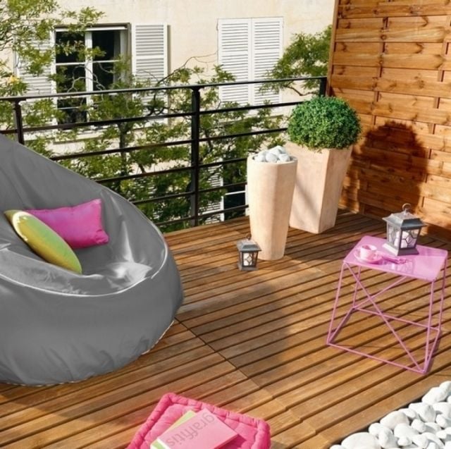geländer metall-bangkirai balkon-holz wetterfeste terrassen-möbel sitzsack