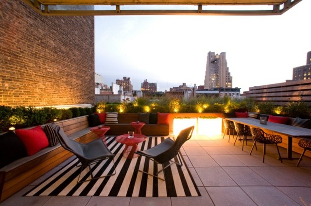 Dachterrasse Lounge Gartenmöbel Esstisch Stühle Teppich 