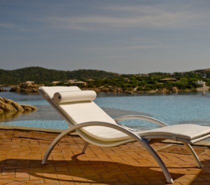 ibiza-sonnenliege-dolcefarniente-pool-terrasse-modern