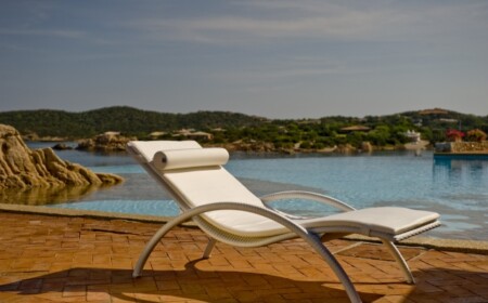 ibiza-sonnenliege-dolcefarniente-pool-terrasse-modern