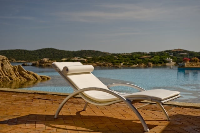 ibiza sonnenliege dolcefarniente pool terrasse modern
