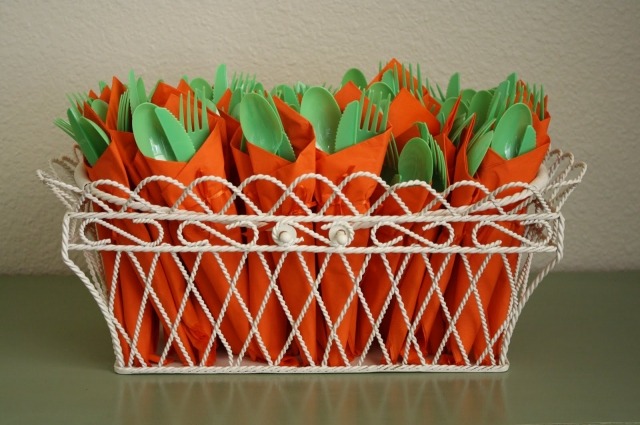 ideen osterdeko tisch servietten besteck orange karotten