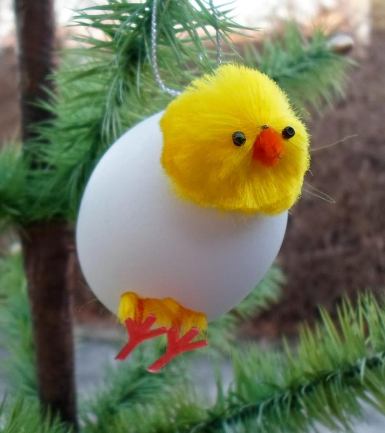 kueken-ostern-basteln-eierschale-ornament-aufhaengen