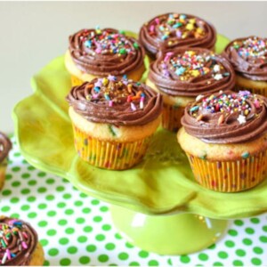 leckere Cupcakes Dessert Rezept Schoko Milch Glasur