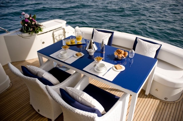 Loungemöbel für Garten terrasse esstisch weiß rattan blau