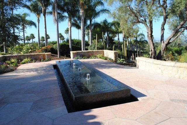 minimalistischer wasserbrunnen design gestalten rechteckig