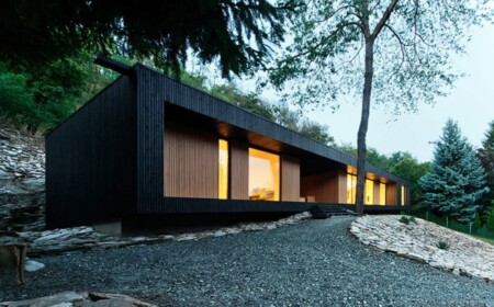 minimalistische architektur haus am hang-holz bered architects-hideg house