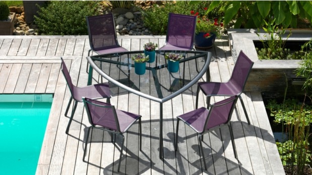 Balkonmöbel Tisch Metall Stühle originelle Form platzsparend