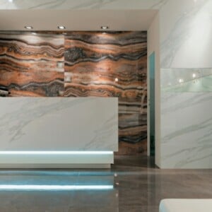 modernes Badezimmer gestalten Ideen schöne Wandfliesen auswählen Marmor Optik