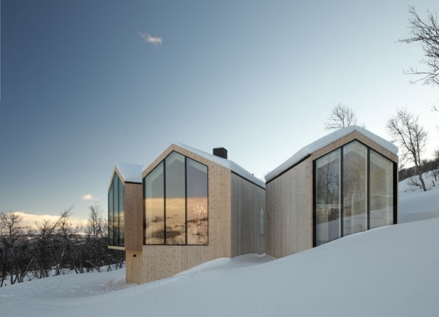 modernes Haus-mit bergblick-geteilte Aussichten-reiulf ramstad