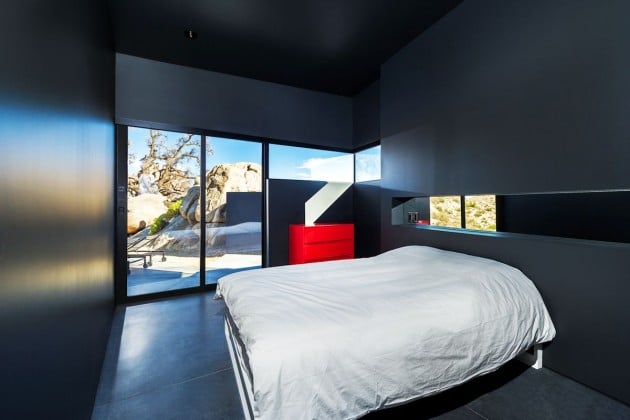 modernes schwarzes Haus kleines schlafzimmer rote kommode