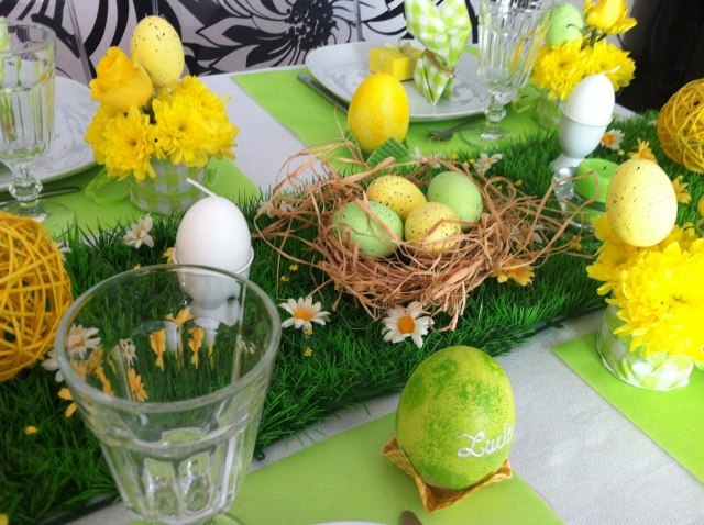 Oster-Tischdeko grün gelb frisch kunstgras eier nest