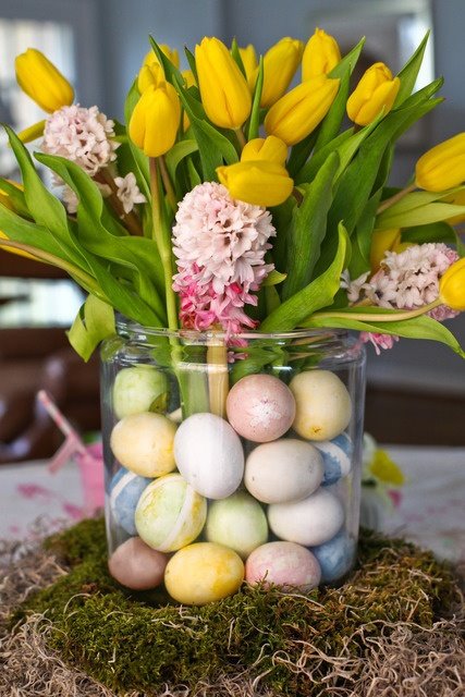 osterdeko-ideen heim tisch tulpen hyazinthen eier glasvase