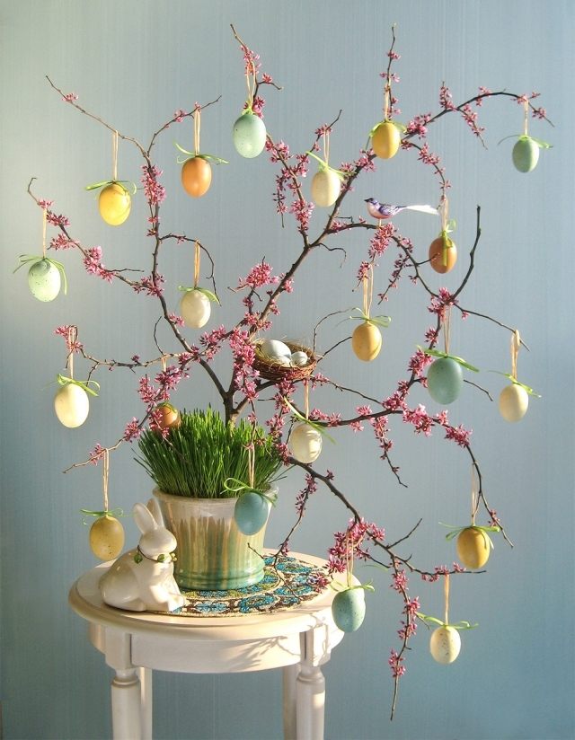 ostereierbaum dekorieren ausgeblasene eier aufhängen idee
