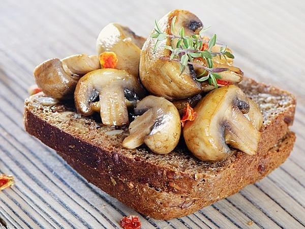 gekochte pilze rezept-mit toast-brötchen kalorienarmes frühstück ideen