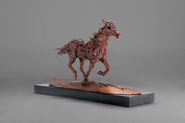 galoppierende pferde Frankely-inspiring in lebensgroße-skulptur treibholz
