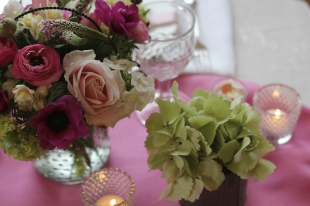  Blumen Tisch Rosen Windlichter Kerzen Kristallvase