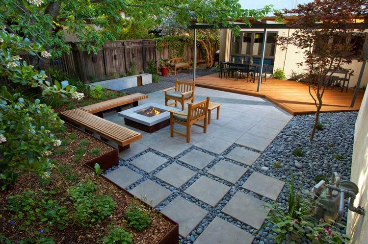 runde Steine im Garten gestaltung Ideen für Terrasse mit Pflastersteinen und Flusssteinen