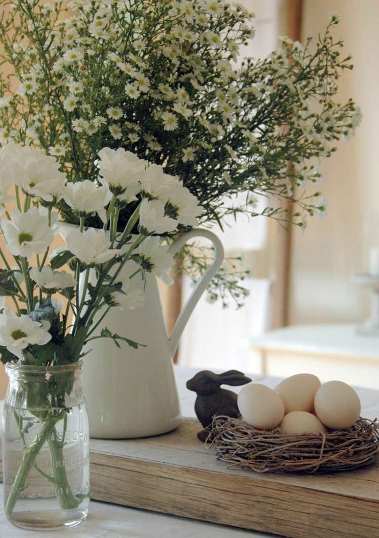 rustikale dekorationsideen zu ostern weiss-blumen-vasen-osternest-eier