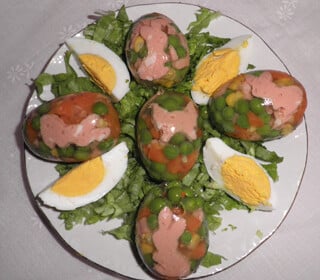 salat-rezept-zu-ostern-originell-eier-häschen-schön-dekoriert