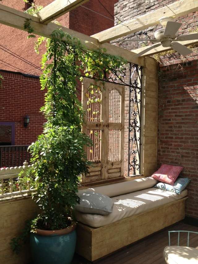 terrasse balkon-sichtschutz metall-gitter stütze für kletternde planzen