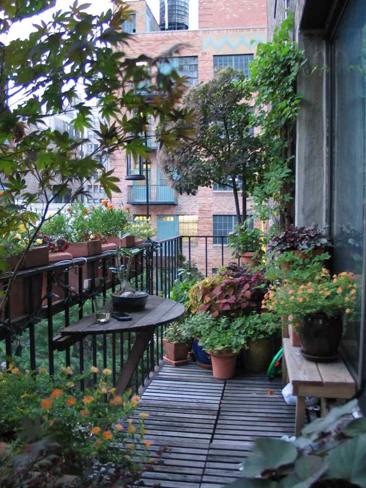 tisch-balkon-outdoor-holzdielen-pflazen-klapptisch-oval