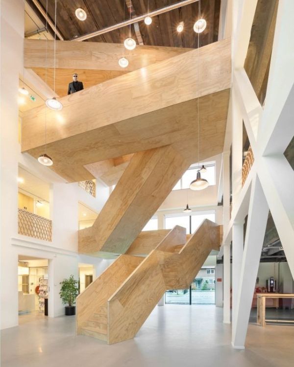 treppenhaus helles holz design von treppen mit geländern
