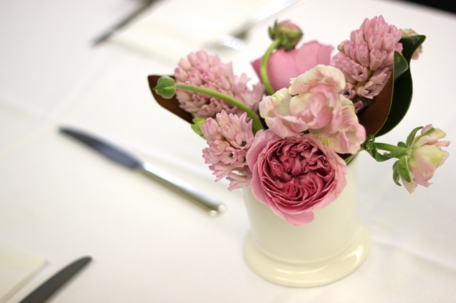 Blumengestecke romantische Rosen Arrangements Nelken
