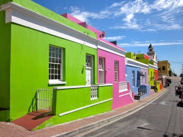 wohnhäuser bunt gestrichene fassaden-gestaltung 