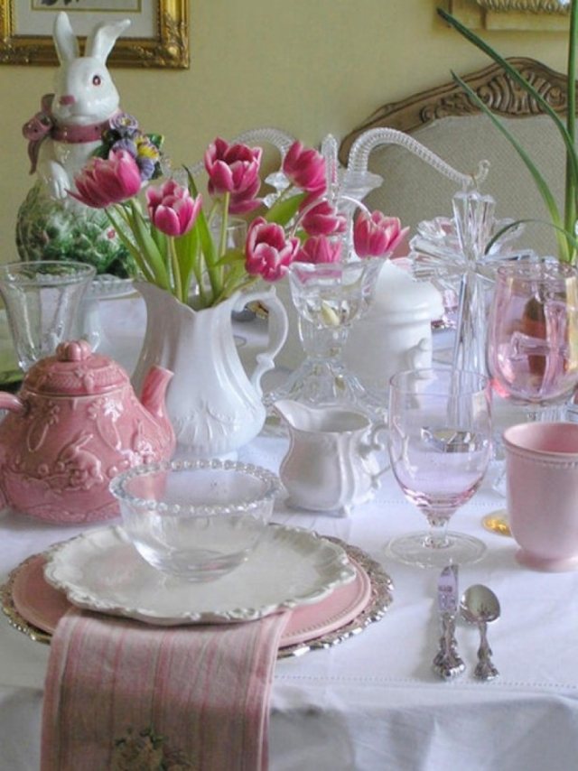 zarte dekoration tisch rosa farbe porzellan vase blumen originell