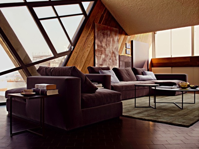 Design Sofa Teppich Parkett Fenster Dachwohnung
