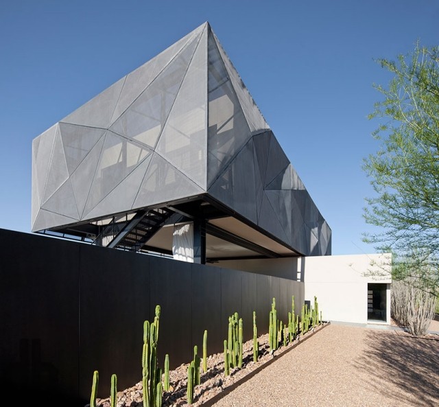 Architektur modern einfamilienhaus-filigrane netz struktur-modern in der wüste
