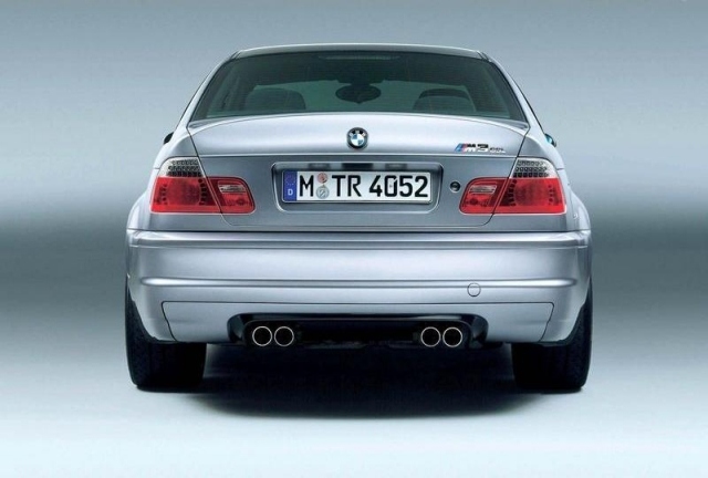BMW M3 CSL 2004 hinten2
