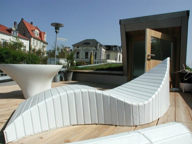 Liegesessel Kaffeetisch moderne Möbel Urlaub Sonne