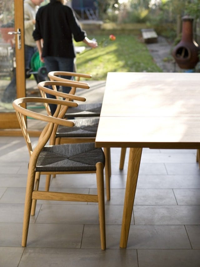 armlehnstühle holz-outdoor stühle-mit Sitzauflagen Hans-J-Wegner