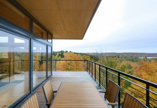 Metall Balkon Möbel Bodenbelag Glasfronten Wald