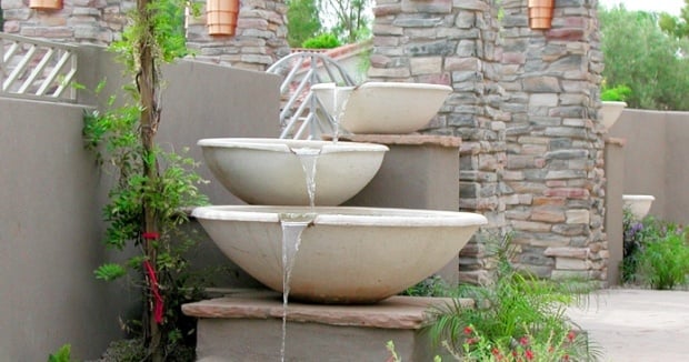Garten wasserbrunnen modern mit wasserfalleffekt halbkügel form