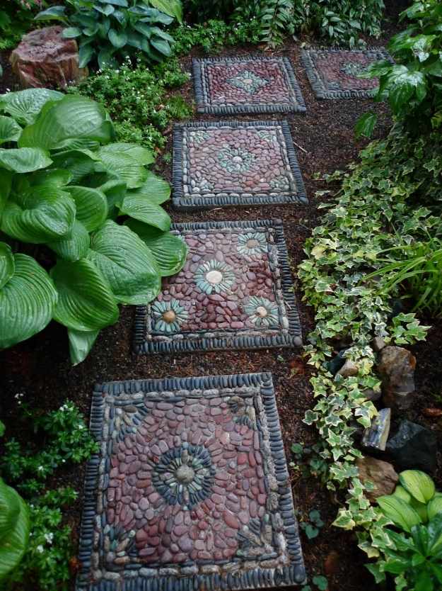 Gartenwege aus Kieselsteinen gestaltung mosaik trittsteine perfekt