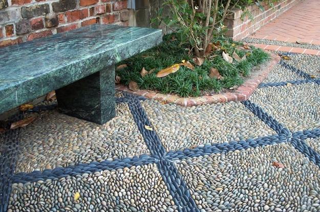 Gartenwege aus Kieselsteinen mosaik ideen tipps frsiche note