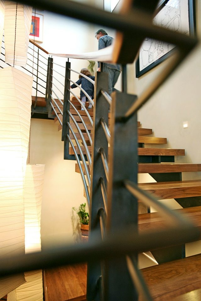 Treppe Metall Geländer Bilder Rahmen Haus modern einrichten