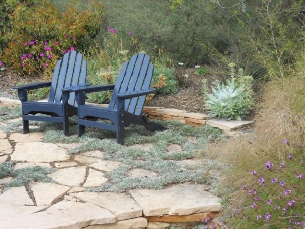Gartendesign adirondack stühle stein blumen lila natur umgebung