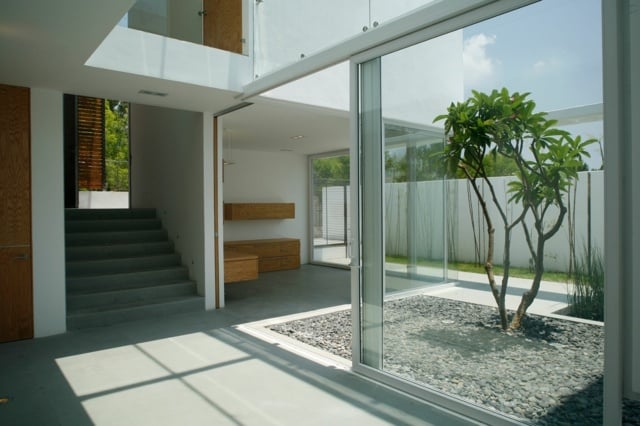 Steingarten anlegen Bonsai Baum japanischer Stil moderne Architektur