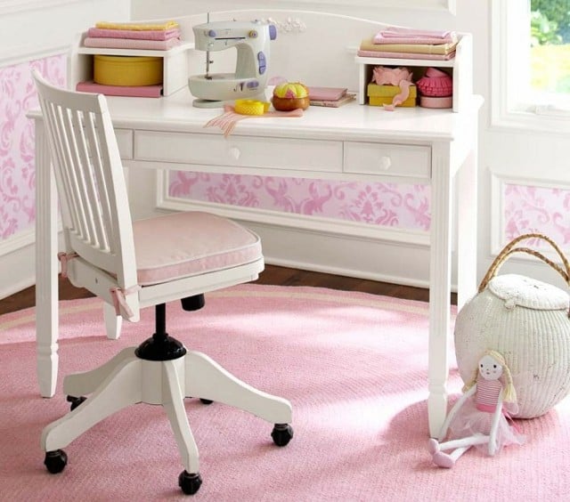 Holz weiß süße rosa Tapeten Teppich Stuhl auf Rollen