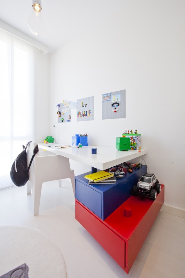 Kinderzimmermöbel ergonomisch-höhenverstellbare Platte stauraum lösungen