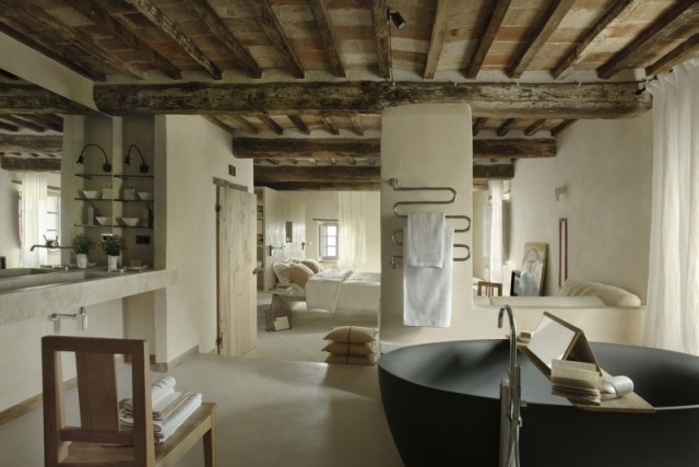 Loft-Wohnraum rustikales Hotel Monteverdi-offener Plan Badewanne schwarz-metall-handtuchhalter