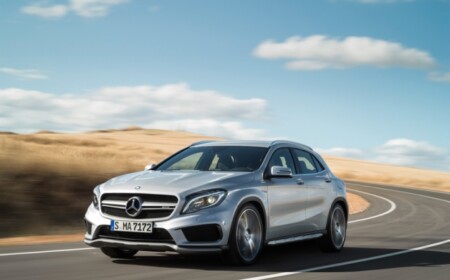 Mercedes-Benz-GLA-45-AMG-2015-vorn