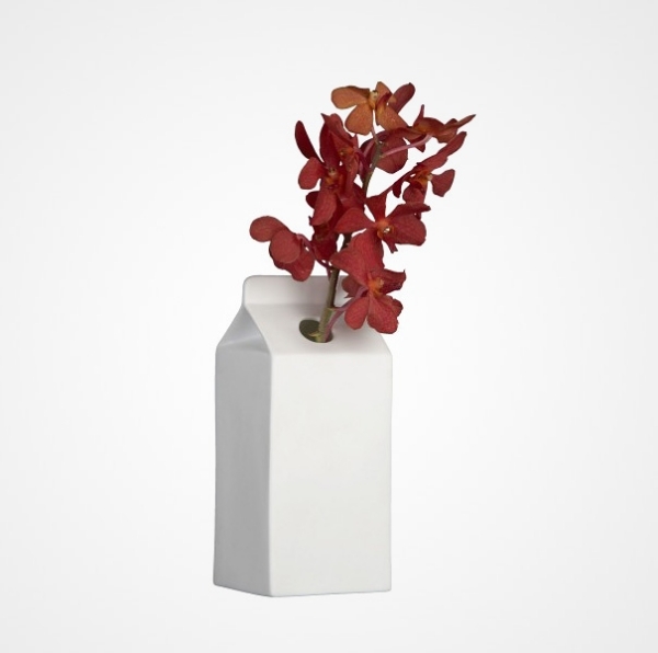 kreatives Dekoaccessoire Milchtüte Vase-James Burgess-aus Porzellan 