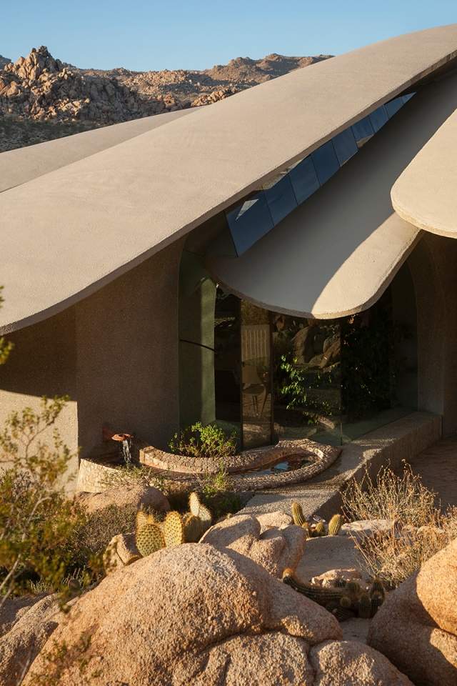 Patio Bereich-avantgardistisches Haus-in Wüste errichtet
